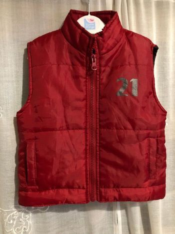Blouson sans manche rouge 12 mois