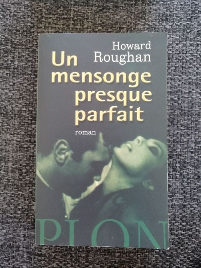 Thriller Un mensonge presque parfait de Howard Roughan en bon état