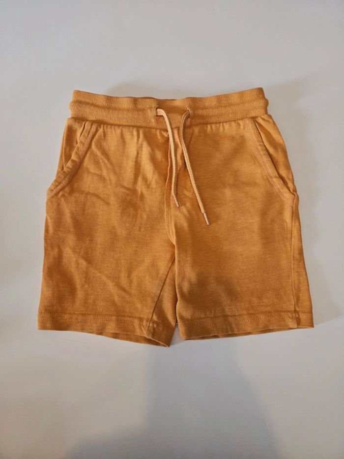 Short 4 ans