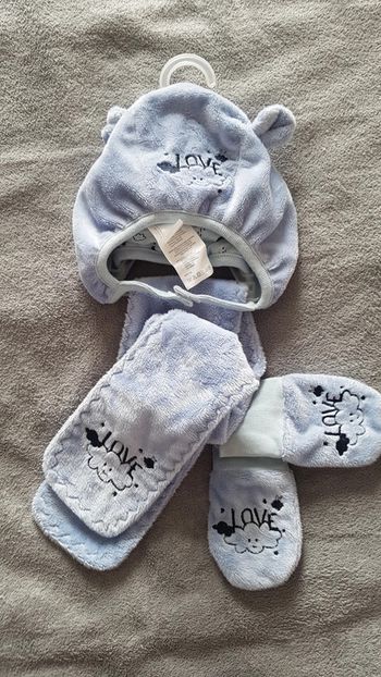 Ensemble écharpe gants bonnet taille 45