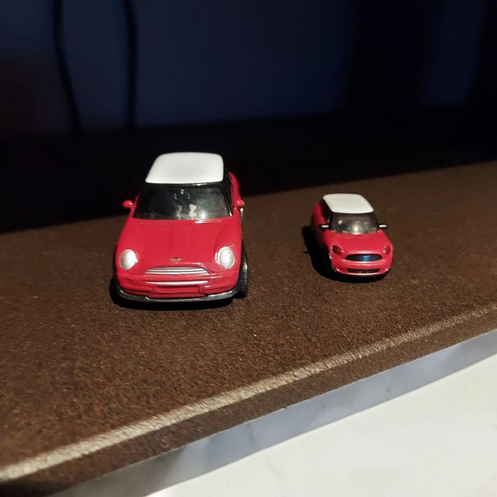 Lot de 2 petites Mini Cooper