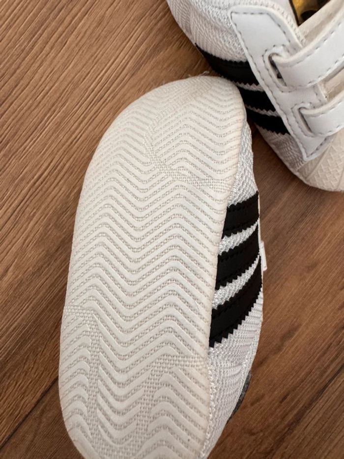 🌷Petite paire de basket bébé taille 18 🌷 - photo numéro 3