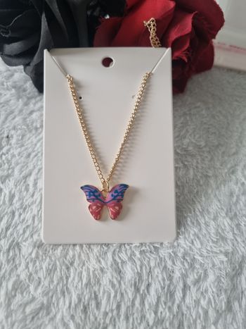 Collier pendentif papillon