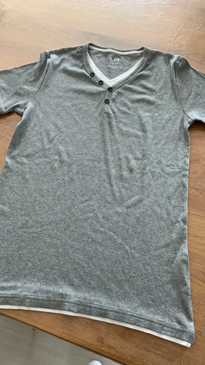 Tee shirt