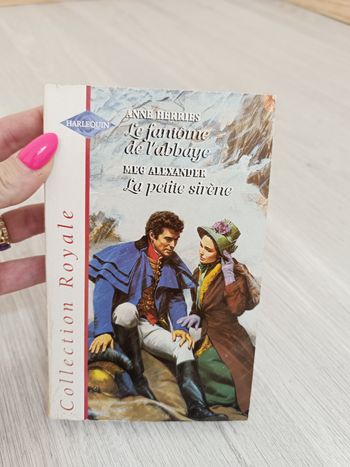 Livre Harlequin collection Royale
