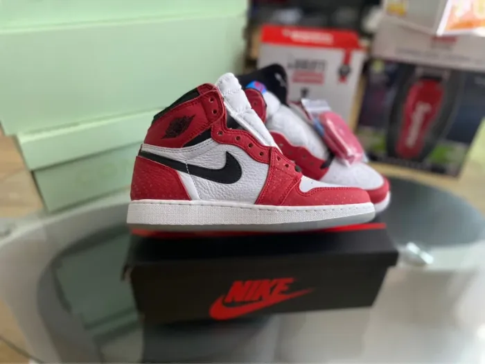 Jordan 1 rétro high spider man 2018 - photo numéro 2