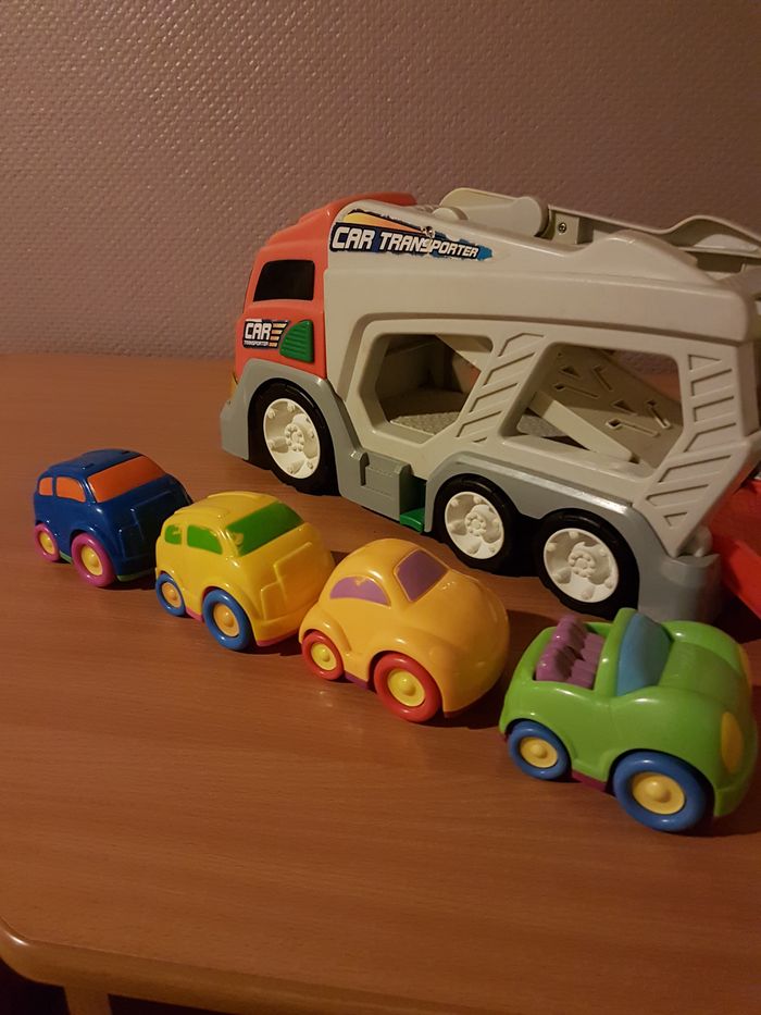 camion transporteur et ses 4 voitures - photo numéro 5