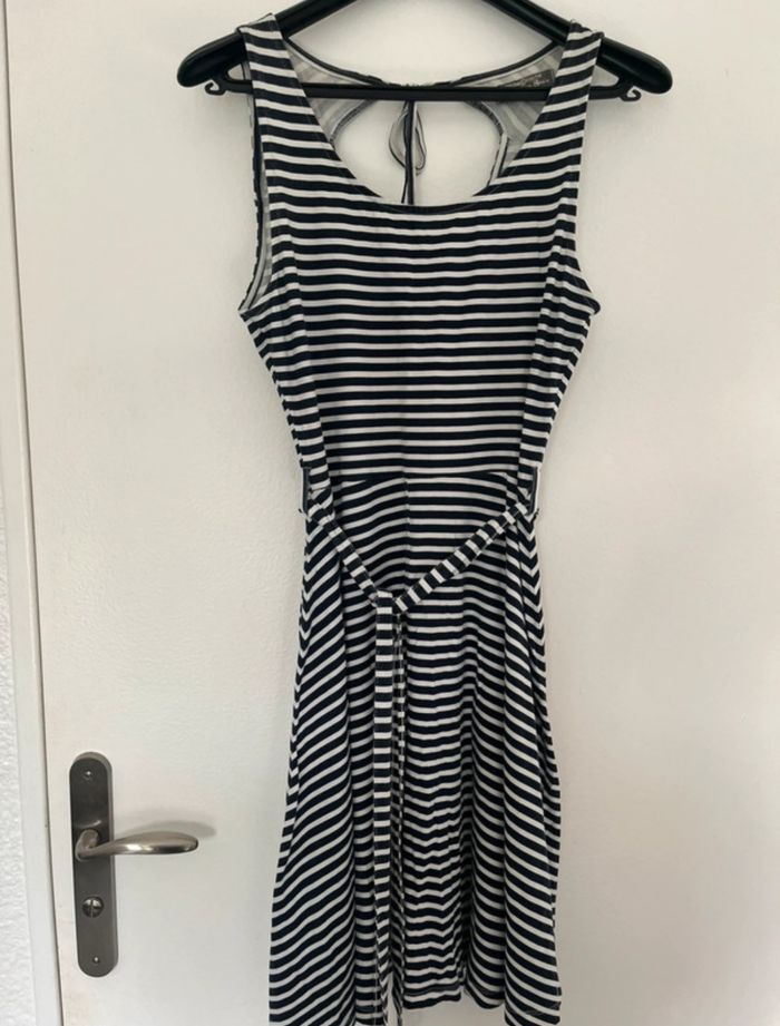 Robe à rayures dos nu