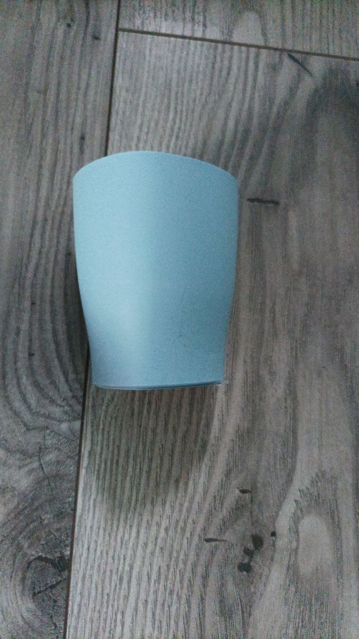 Joli pot à crayons neuf