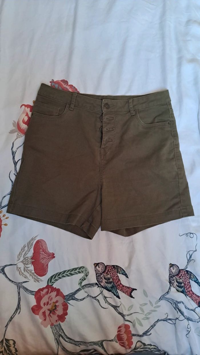 Short denin kaki. Kiabi. Taille 38.