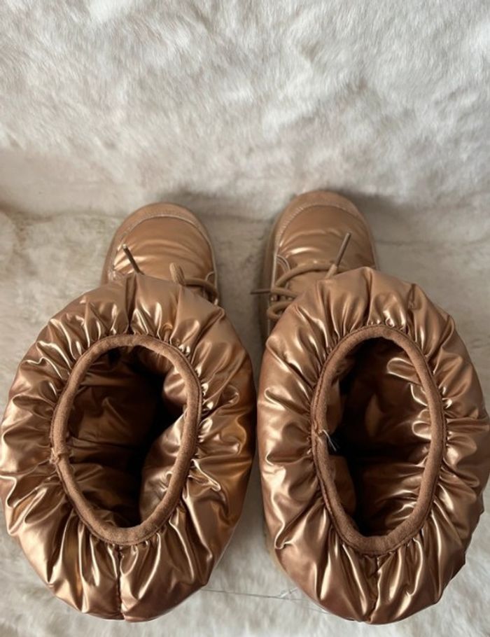 Après ski, bottines, bottes dorés pointure 40 - photo numéro 4