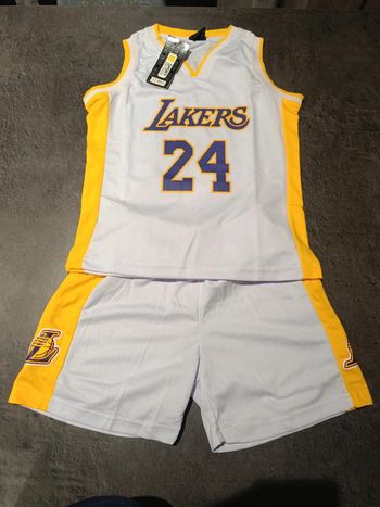 Tenue NBA Los Angeles Lakers Kobe Bryant blanc. T.22
