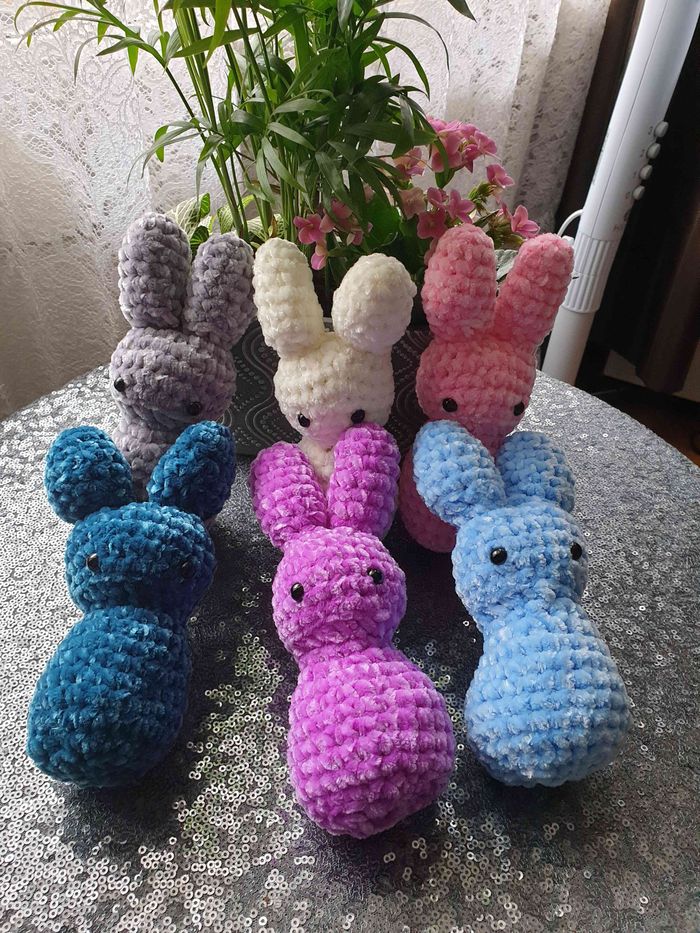 Magnifiques lapins de pâques anti stress. 13e pièce neuf fait main