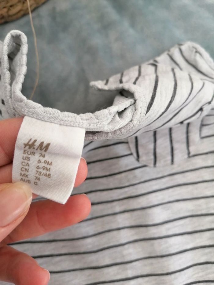 T-shirt h&m 6/9mois - photo numéro 2