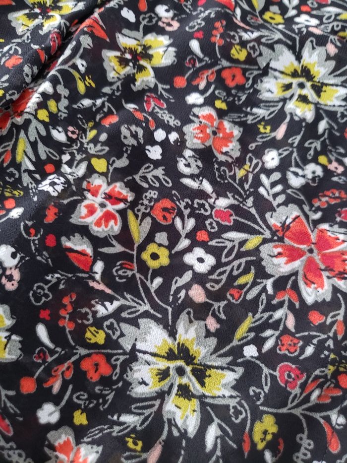 Blouse noire fleuries manches longues - photo numéro 6