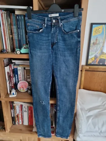 Jean  Zara troué slim homme taille 38