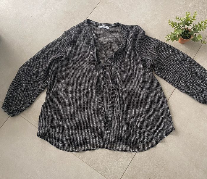 Magnifique chemisier légèrement transparent de chez mango - photo numéro 2