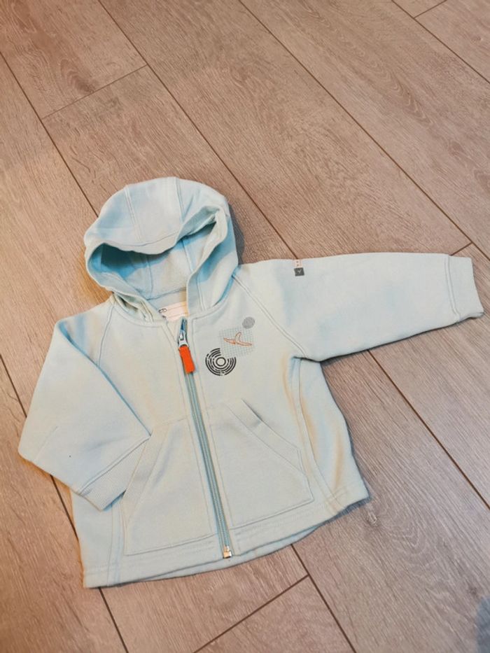 Sweat zippé à capuche