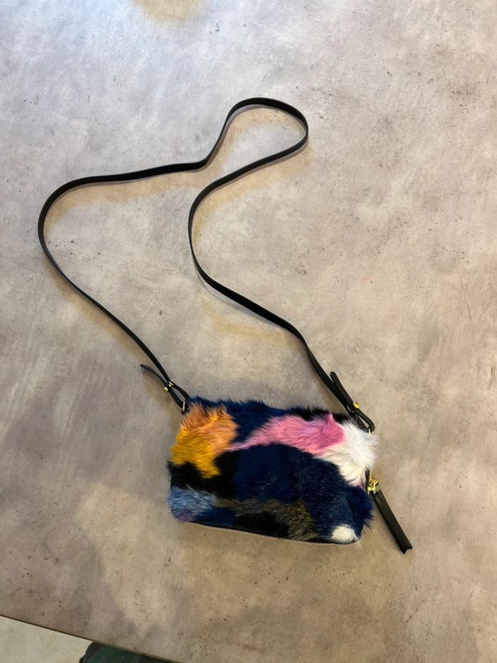 Petit sac pochette fausse fourrure Monki