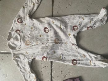 Lot pyjamas bb taille 0-3 mois et 6mois