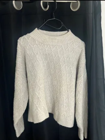 Joli pull stradivarius - taille M