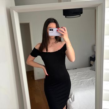 Robe moulante noir à épaules dénudées