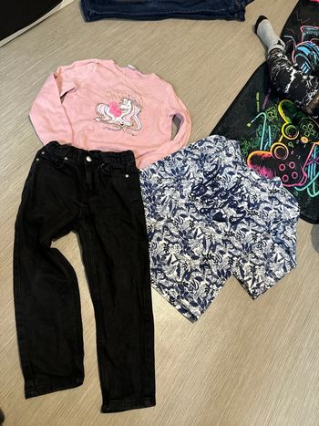 Ensemble 6 ans deux pull et un jeans