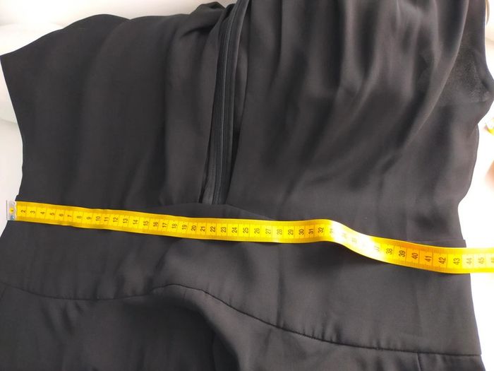Robe noire élégante Marciano – T. 38/40 - photo numéro 10
