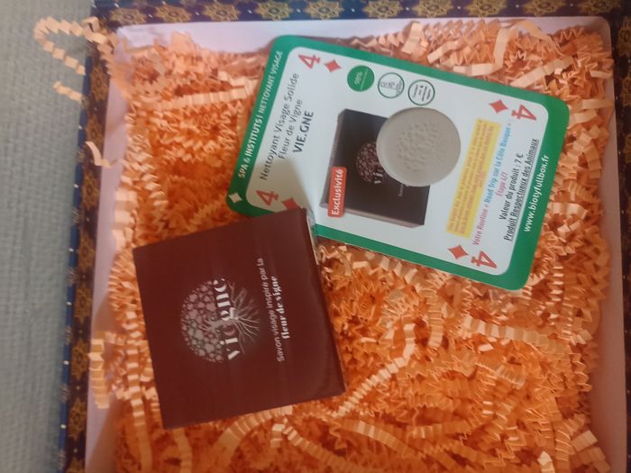 Box beauté femme soins et maquillage - photo numéro 7