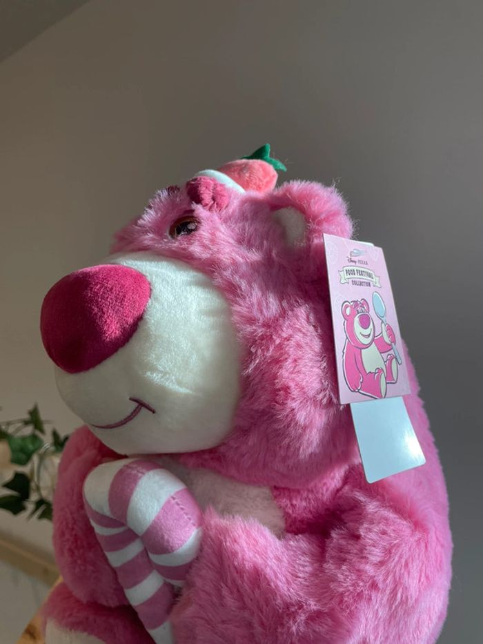 Grande peluche Disney Pixar Lotso l'ours à la fraise 🍓 - photo numéro 7