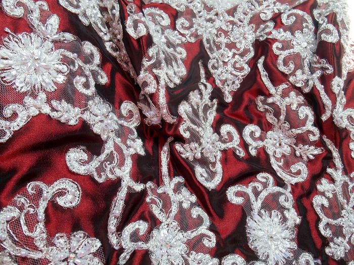 Robe de Mariée ivoire et bordeaux jupon et cerceau - photo numéro 3