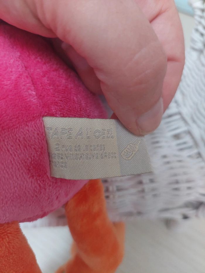 Tape a l'œil - peluche doudou poule rose - photo numéro 4