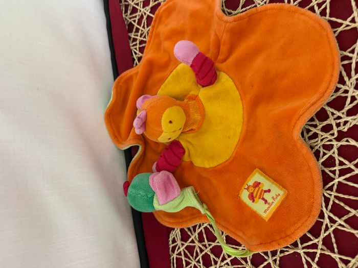 Moulin roty Louna l'abeille doudou cache cache orange jaune vert Rose