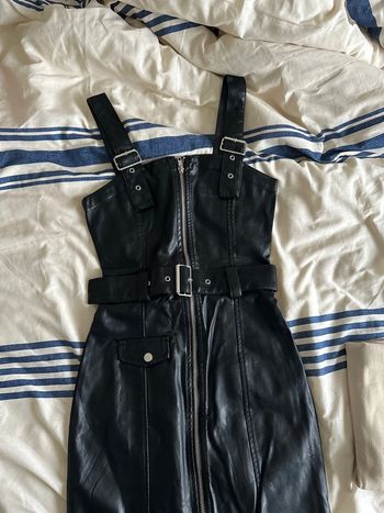 Robe en similicuir t34