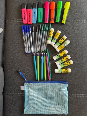 Lot fournitures scolaires
