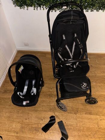 Duo poussette+cosy cybex eezy s twist 2 et cosy cloud Z2 noir