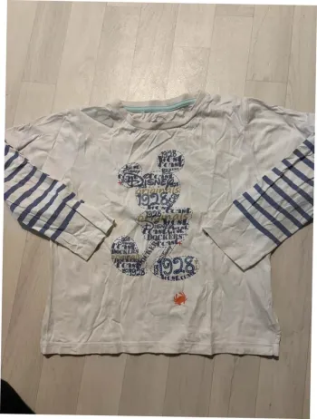 T-shirt Disney Mickey 7/8 ans blan et bleu manches longues très bon état