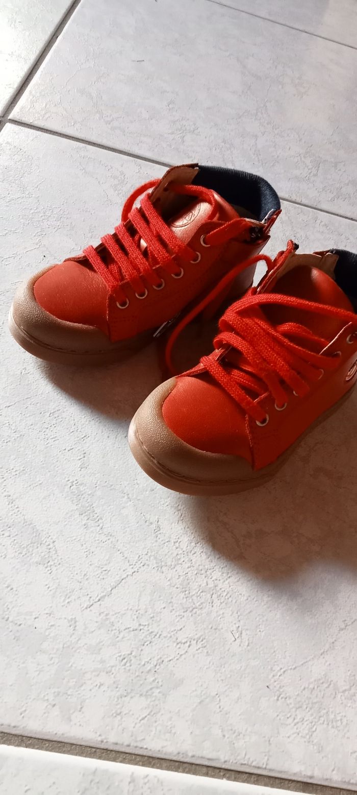 Baskets rouges
