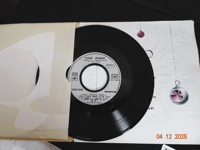 vinyle 45T  Tino Rossi  chante Noël  partition et paroles - photo numéro 2