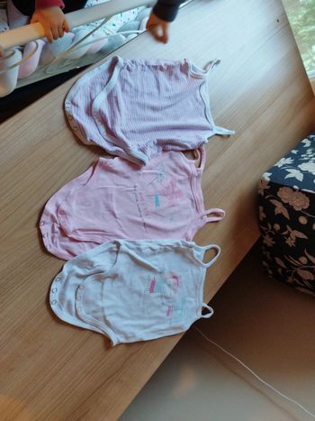 Lot de 3 bodies bretelles fille bébé rêve 12 mois très bon état