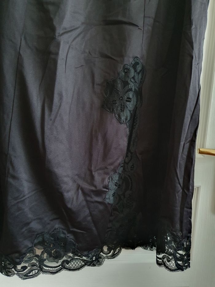 Fond de robe noir avec dentelle taille 54 - photo numéro 3