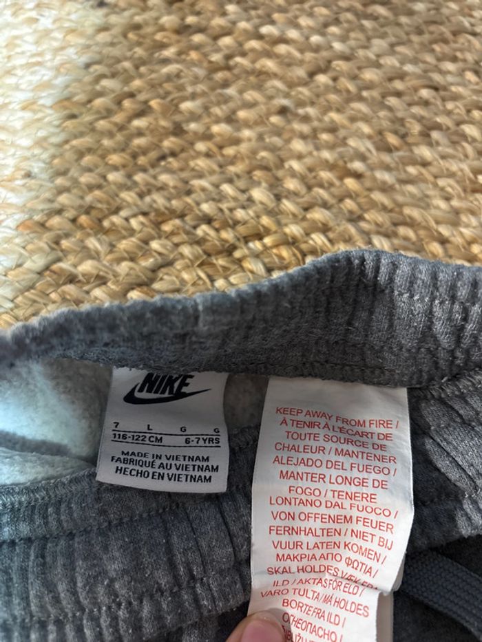 Ensemble de survêtement Nike taille 6-7ans - photo numéro 10