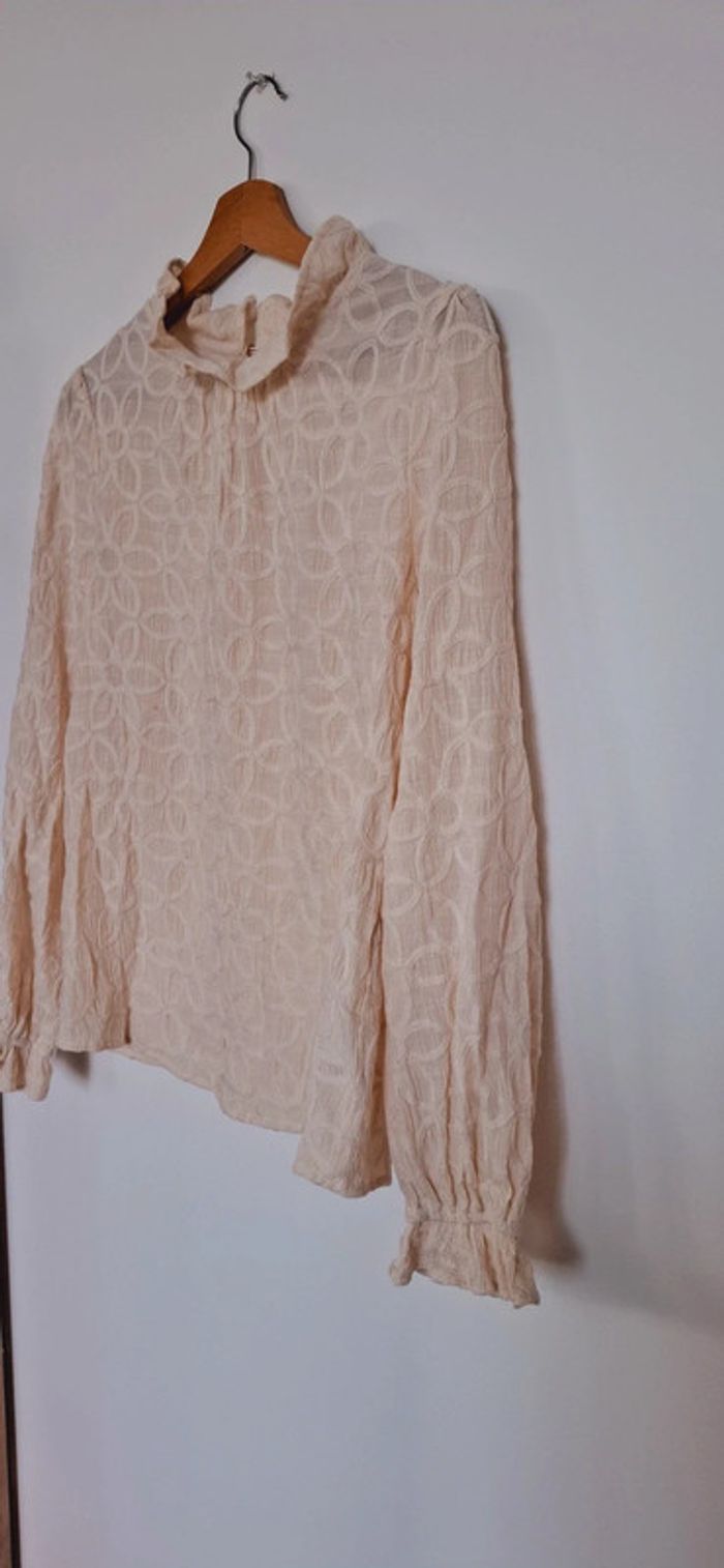 🤍 Blouse bohème écrue – Neuve - dentelle florale & chic Parfaite pour la rentrée - photo numéro 3