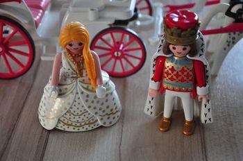 Lot calèche royale et couple playmobil