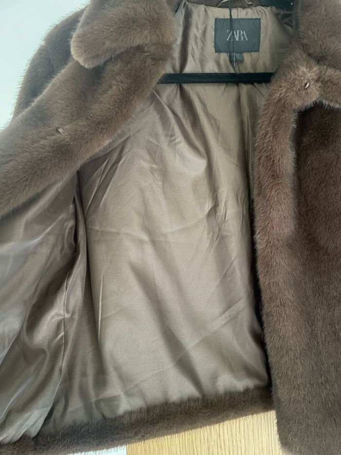 Veste neuve  Zara en fourrure synthétique - photo numéro 3