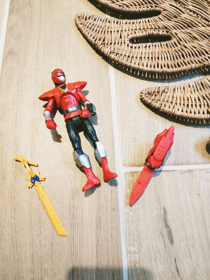 🙅 Power rangers beast morphers figurine du ranger rouge avec épée spinner et sa clé