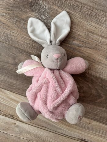 Kaloo Doudou peluche lapin rose berceuse mélodie sonore