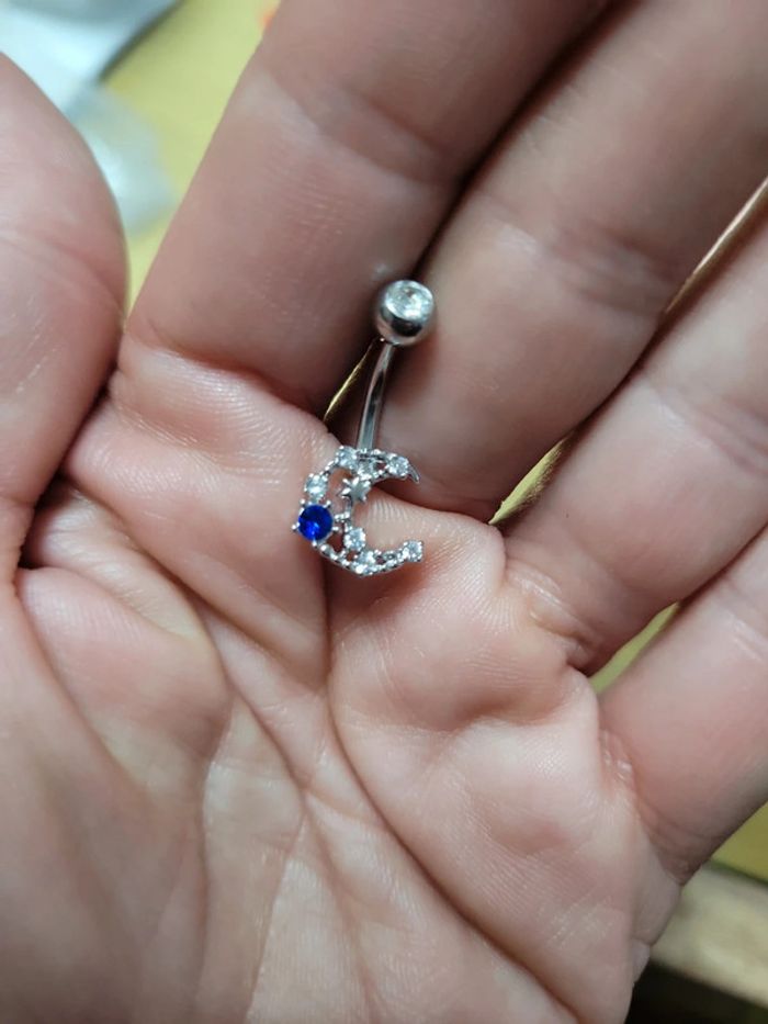 Piercing lune et strass - photo numéro 5