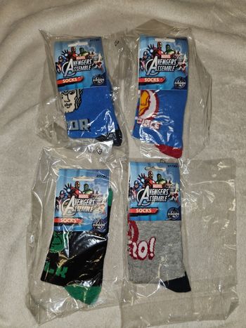 Chaussette lot de 4 disney marvel advengers 27 / 30 disneyland paris disney store