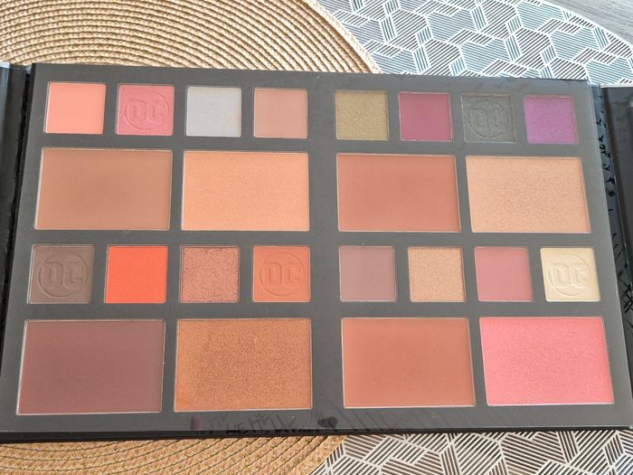 Palette fards et highlighter batman - photo numéro 5